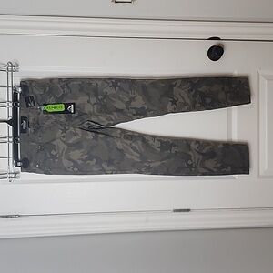 Woman's Jordache Mid Rise Skinny Camo pants